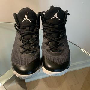 Air Jordan flight plate mens 11.5. Excellent condition!